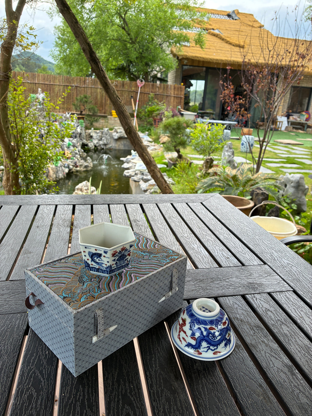 Yu Zhi Lou" Studio Hand- painted "Fish & Lotus" Hexagonal Teacup