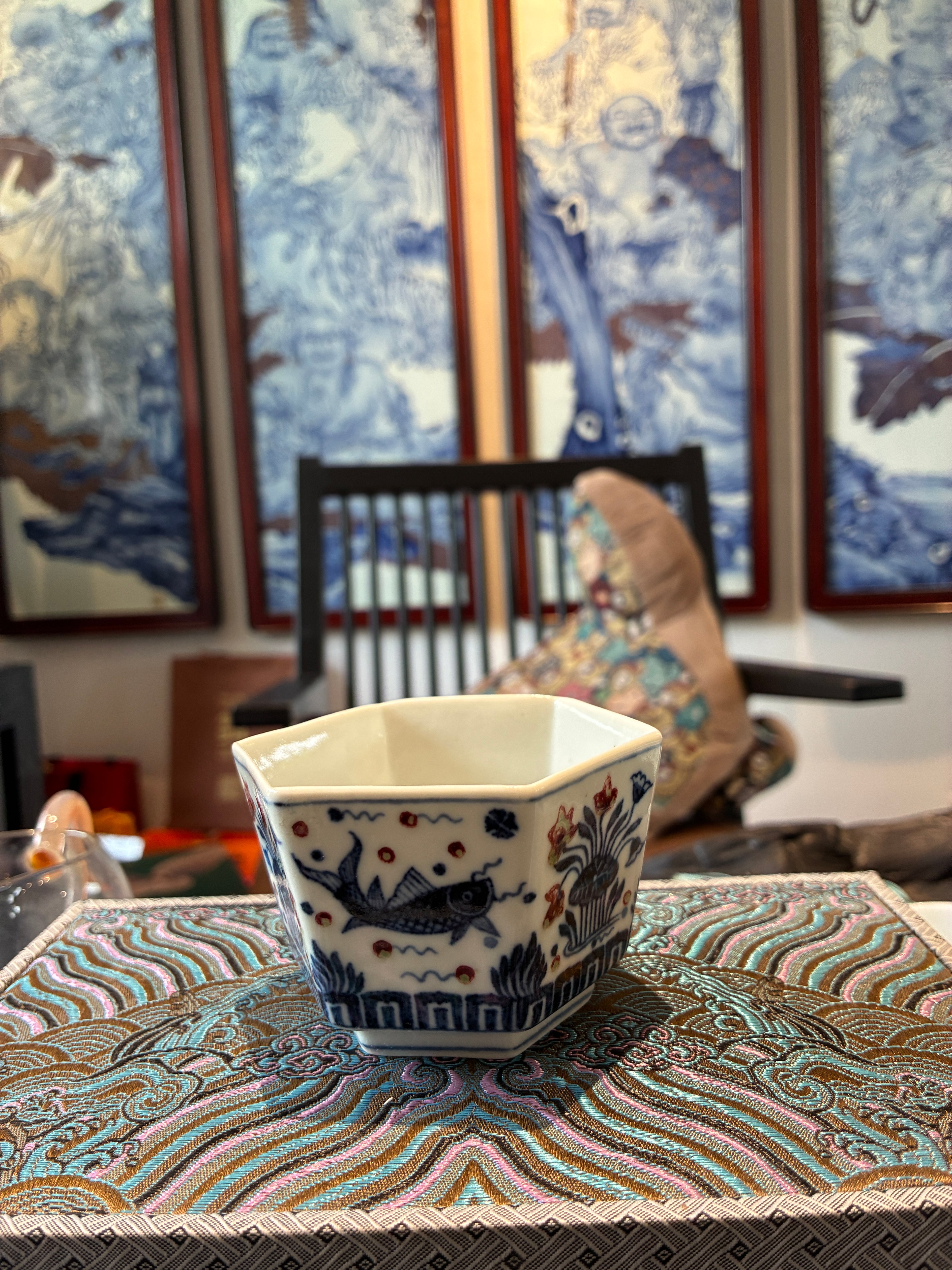 Yu Zhi Lou" Studio Hand- painted "Fish & Lotus" Hexagonal Teacup