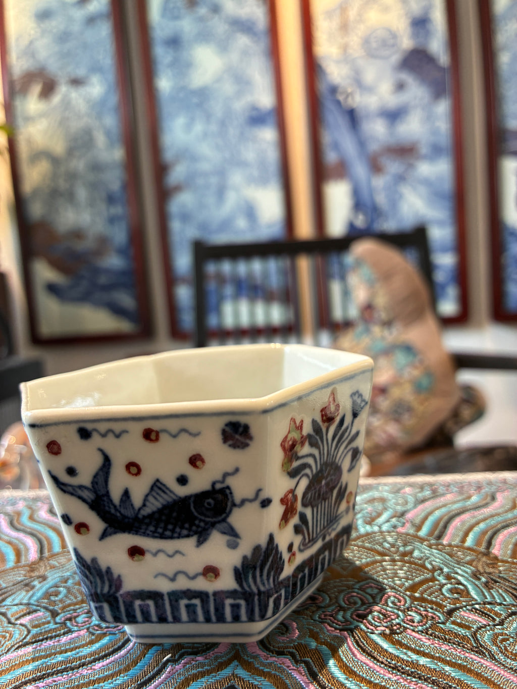 Yu Zhi Lou" Studio Hand- painted "Fish & Lotus" Hexagonal Teacup